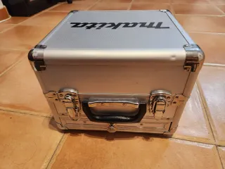 Caja de herramientas Makita.