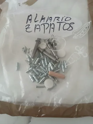 Armario en negro alto brillo