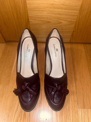 Zapatos de tacón de piel Gloria Ortiz burdeos