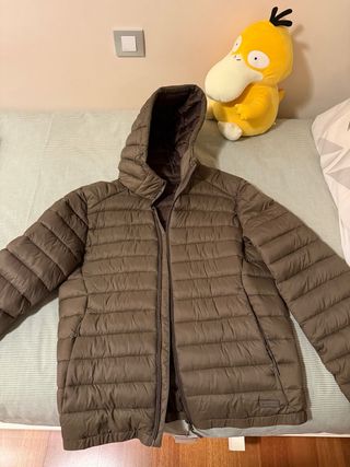 Abrigo plumífero marrón ligero