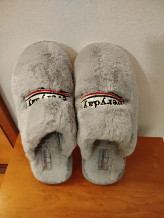 Zapatillas de estar por casa en gris