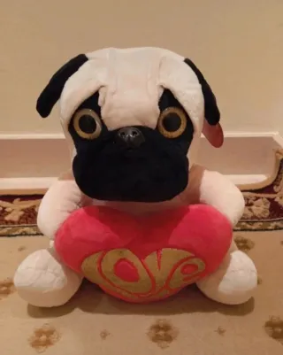 Peluche Carlino Pug con corazón "LOVE" (Nuevo!)