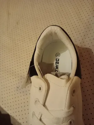 Zapatillas Demax Talla 42 Blancas y Negras