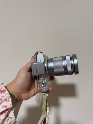 Olympus PEN E-PL8 Cámara Digital Plata