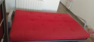 Sofá Cama Rojo y Plateado
