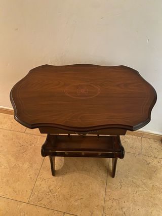 Revistero antiguo de madera