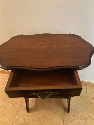 Revistero antiguo de madera