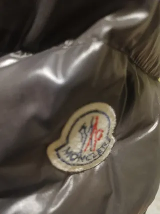 Piumino donna con cappuccio colore nero