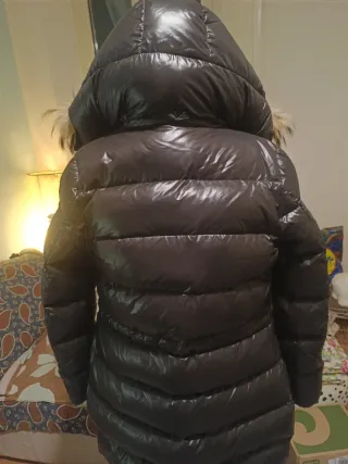 Piumino donna con cappuccio colore nero