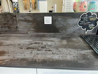 Muebles de cocina blancos y encimera