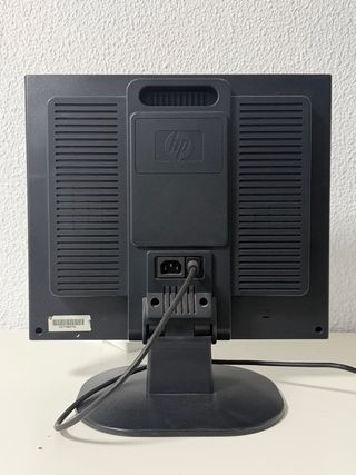 Monitor HP 1702 Plata y Negro con cable VGA
