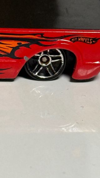 Hot Wheels Steel Flame 2002 Rojo con rayos