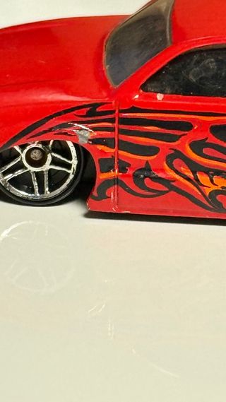 Hot Wheels Steel Flame 2002 Rojo con rayos