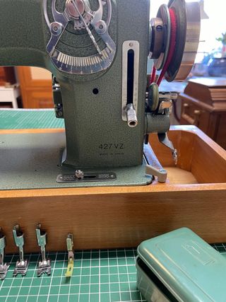 Máquina de coser Refrey 427 VZ