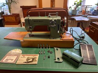 Máquina de coser Refrey 427 VZ