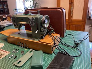 Máquina de coser Refrey 427 VZ