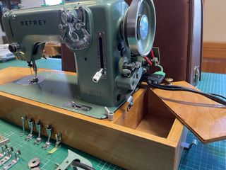 Máquina de coser Refrey 427 VZ