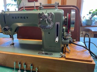Máquina de coser Refrey 427 VZ