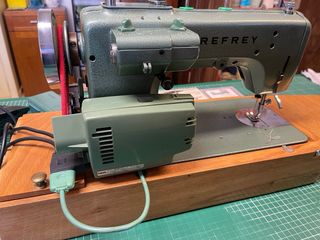 Máquina de coser Refrey 427 VZ