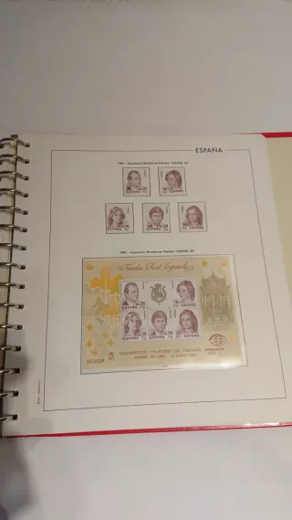Album de sellos españoles. 567 unidades