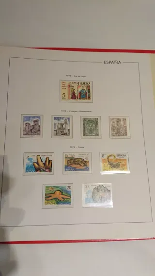 Album de sellos españoles. 567 unidades