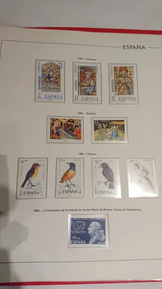 Album de sellos españoles. 567 unidades