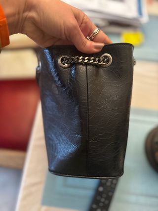 Bolso de cuero mediano