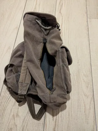 Mochila Coronel Tapioca azulada.