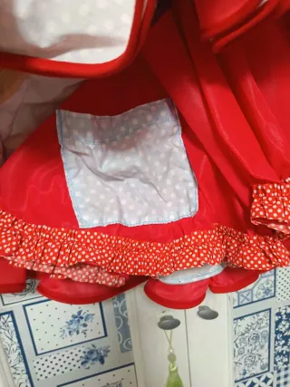 Traje de flamenca azul clarito, blanco y rojo