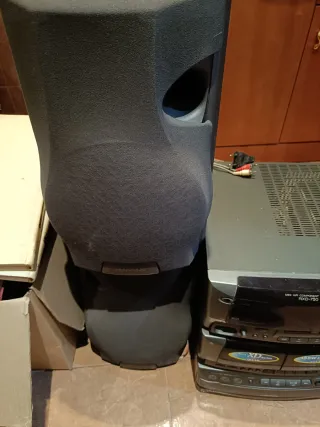 Altavoces, radio cassette y DVD