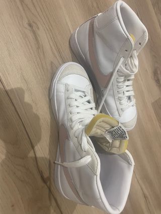 Zapatillas Nike Blazer Mid '77 Rosa y Blancas
