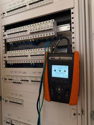 ELECTRICISTA AUTÓNOMO – INSTALACIONES