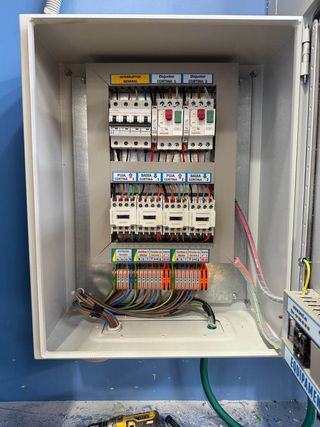 ELECTRICISTA AUTÓNOMO – INSTALACIONES