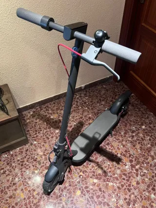Patinete Eléctrico Xiaomi Scooter 4 con cargador.