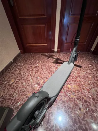 Patinete Eléctrico Xiaomi Scooter 4 con cargador.