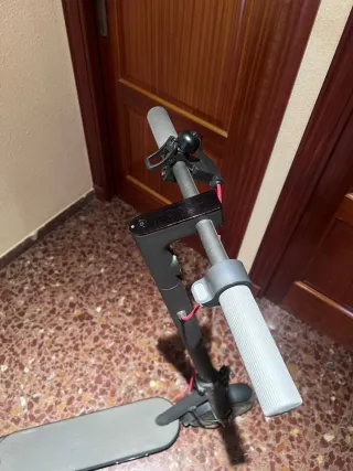 Patinete Eléctrico Xiaomi Scooter 4 con cargador.