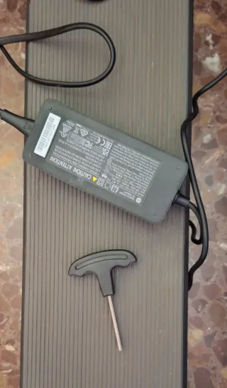 Patinete Eléctrico Xiaomi Scooter 4 con cargador.