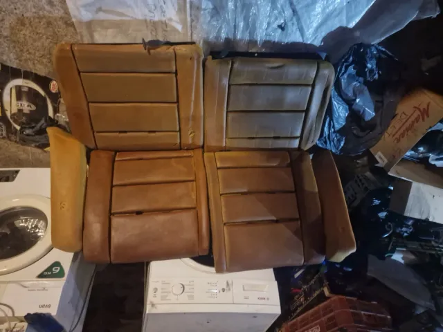 Sedili posteriori completi senza rivestimento