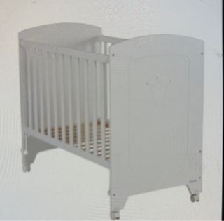Cuna de bebé blanca
