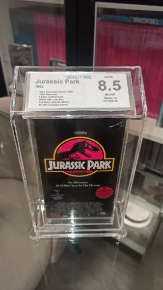 Jurassic Park VHS Beckett 8.5 EX/NM
