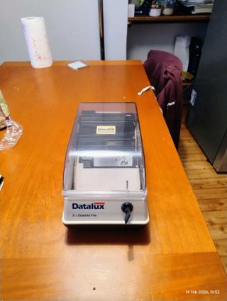 Box porta floppy da 5 1/4 con n°40 floppy C64