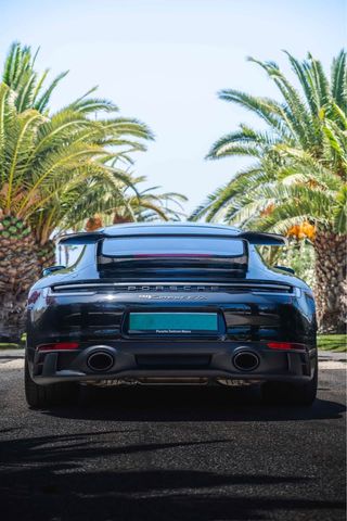 Porsche 911 Carrera 4 GTS
