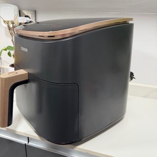 Freidora Cosori Negra y Dorada 6l