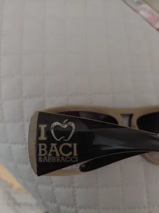 Occhiali da sole marroni e beige