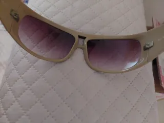 Occhiali da sole marroni e beige
