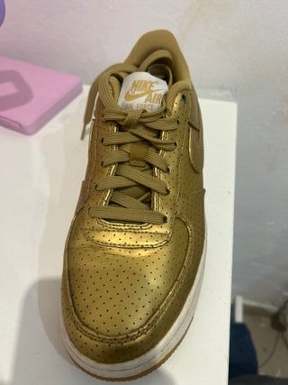 Nike Air Force 1 Doradas Talla 38