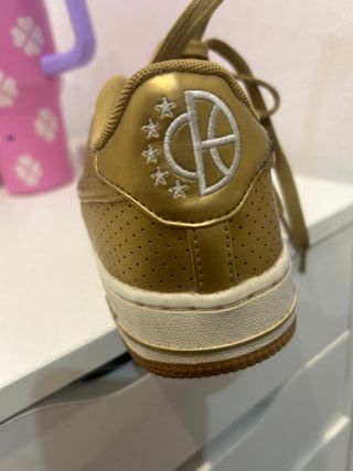 Nike Air Force 1 Doradas Talla 38