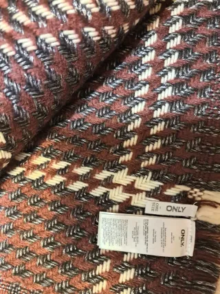 Bufanda de cuadros marrón y blanco