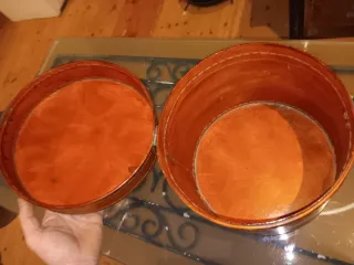 Maleta antigua sombrero redonda madera.