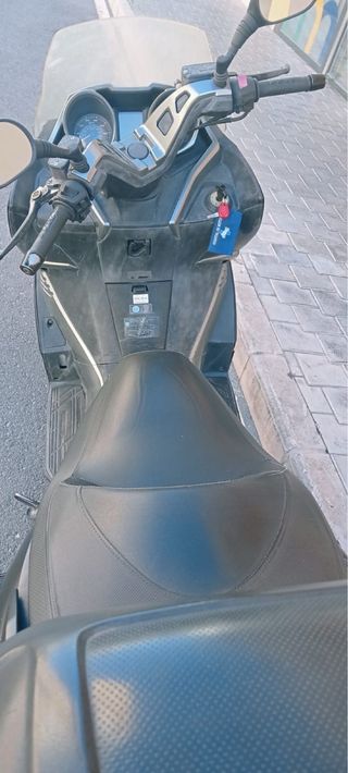 Maxi Scooter Negra y Gris